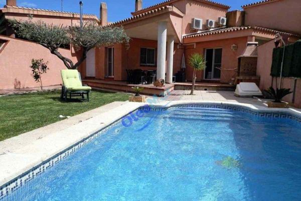 Ideale Ferienhaus für Familien in Riumar im Ebrodelta. Eigener Pool, Hunde erlaubt, Parkplatz auf dem Grundstück, direkt am Meer.
