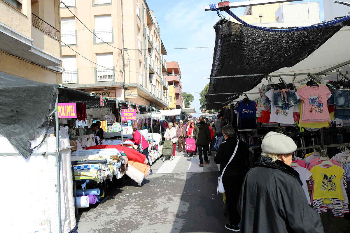 Markttag in Amposta. Jeden Dienstag findet der Markt in der Innenstadt statt. | © RIOMAR.NET